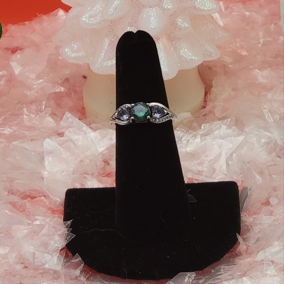 💍BEAUTIFUL💍 STERLING SILVER EMERALD & AMETHYST RING - Picture 3 of 7
